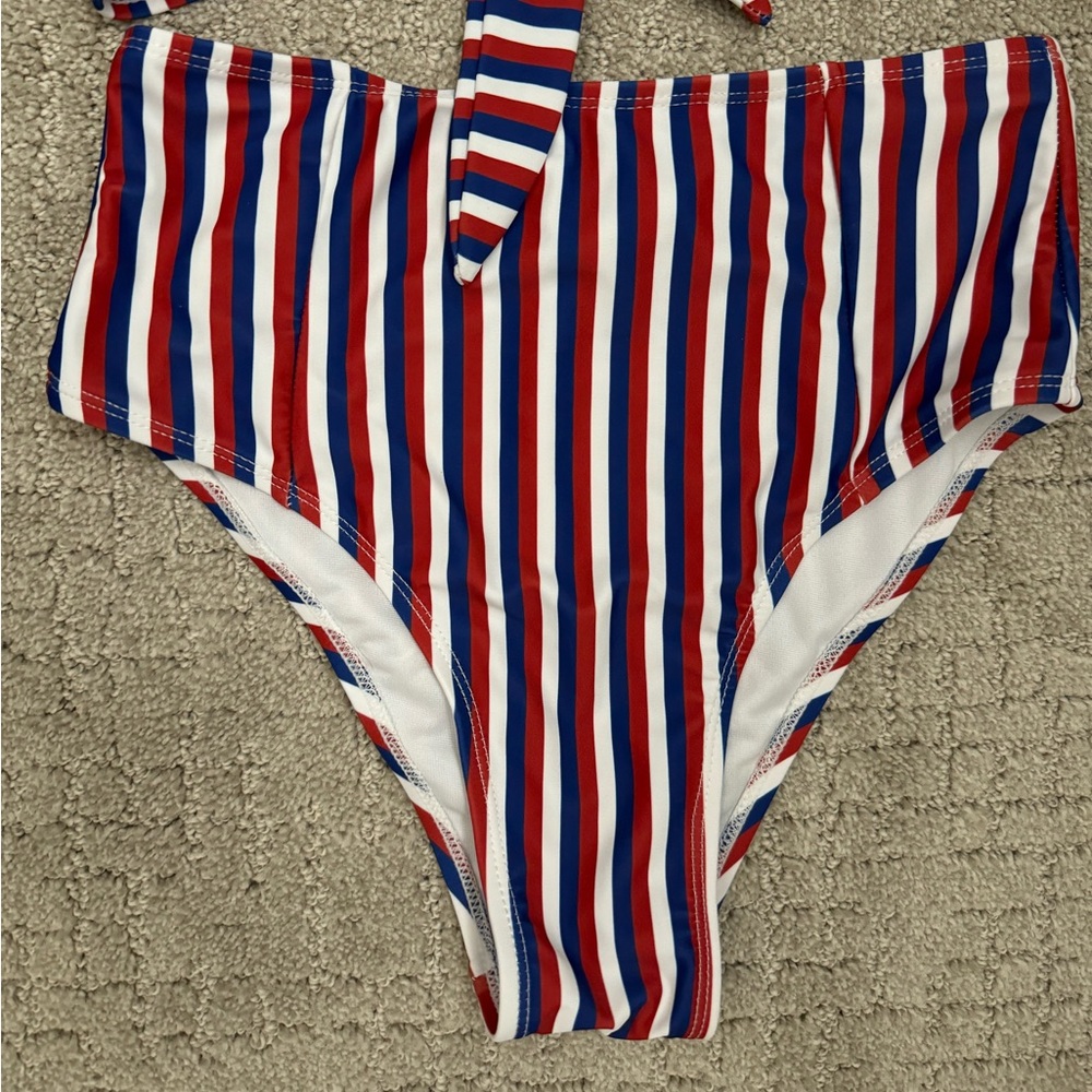 Motel Rocks swimsuit - Picture 3 of 3